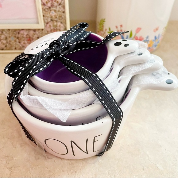 Rae Dunn Ghost face shaped handle Measuring Cups 4pc set ALL MATTE NWT Haloween - Picture 7 of 10